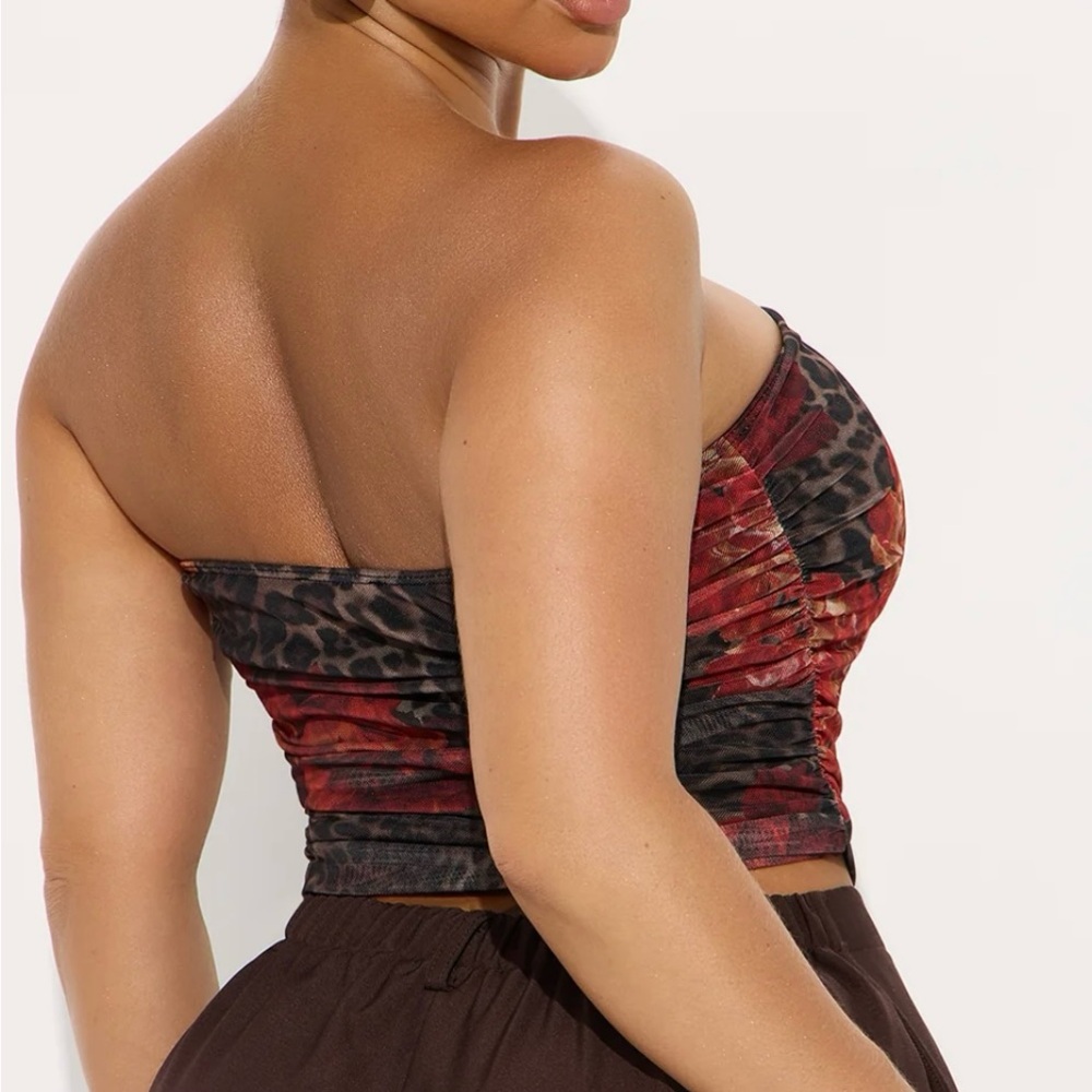 MOVING SALE!!$7!! Fashion Nova Sleeveless Crop Top - Picture 3 of 3